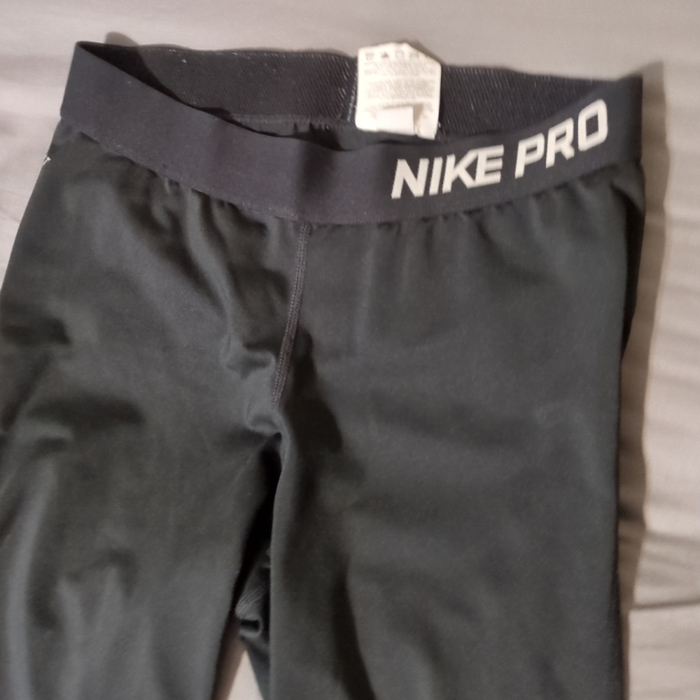 Nike Pro Compression Capri Size Medium - image 3